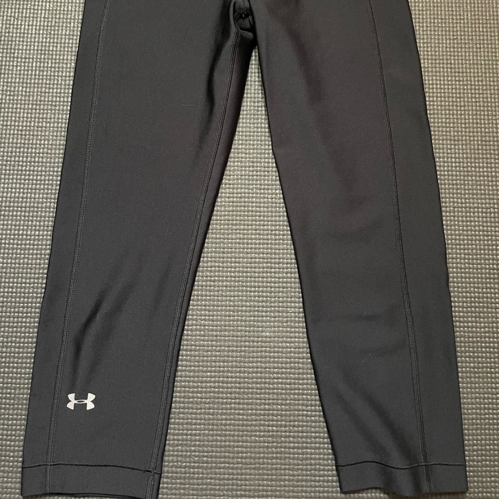 Like New Under Armour Cropped Leggings